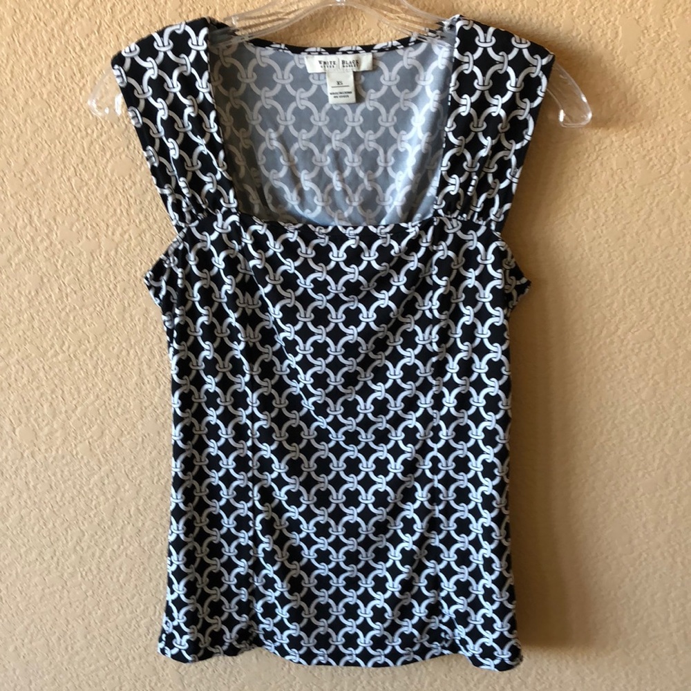 Sleeveless XS Black and White Top - White House Black Market